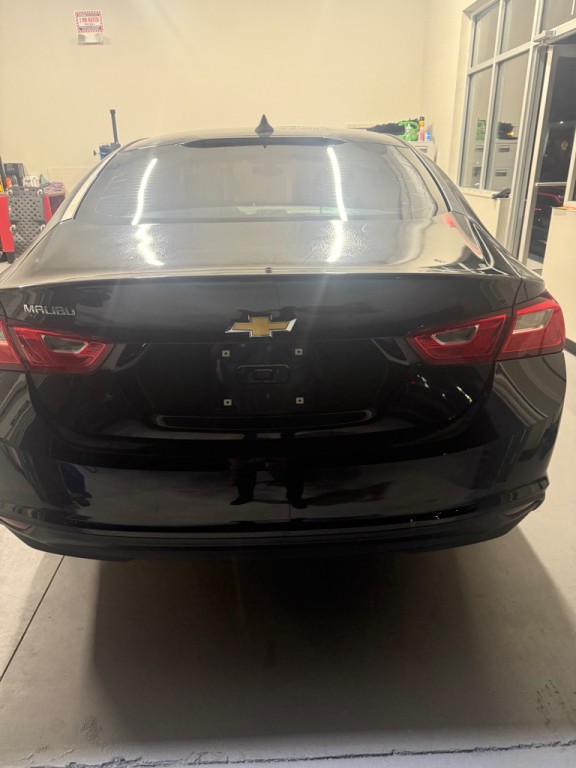 2017 Chevrolet Malibu Image 3