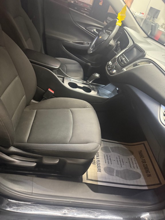 2017 Chevrolet Malibu Image 9