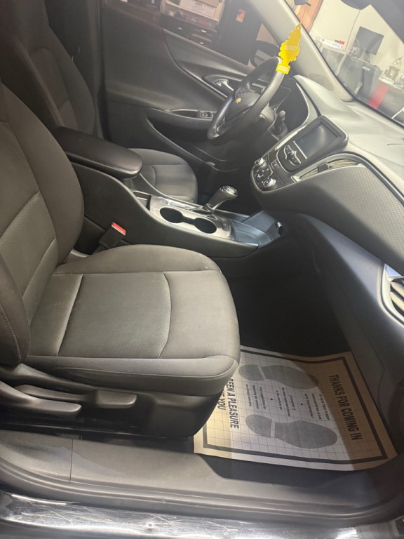 2017 Chevrolet Malibu Image 12