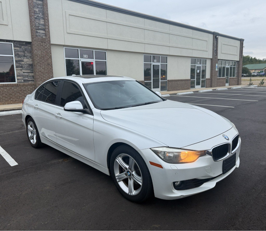 2013 BMW 3 Series Image 2