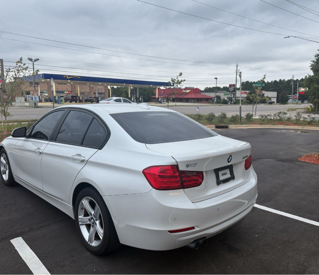 2013 BMW 3 Series Image 3