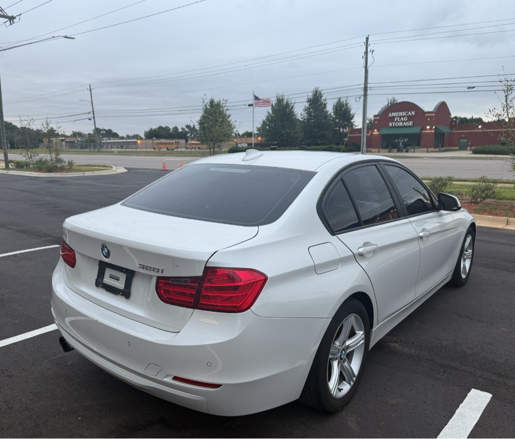2013 BMW 3 Series Image 4