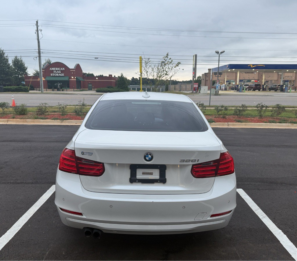 2013 BMW 3 Series Image 6