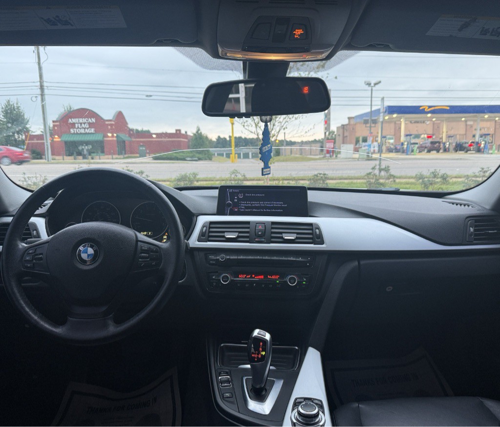 2013 BMW 3 Series Image 10