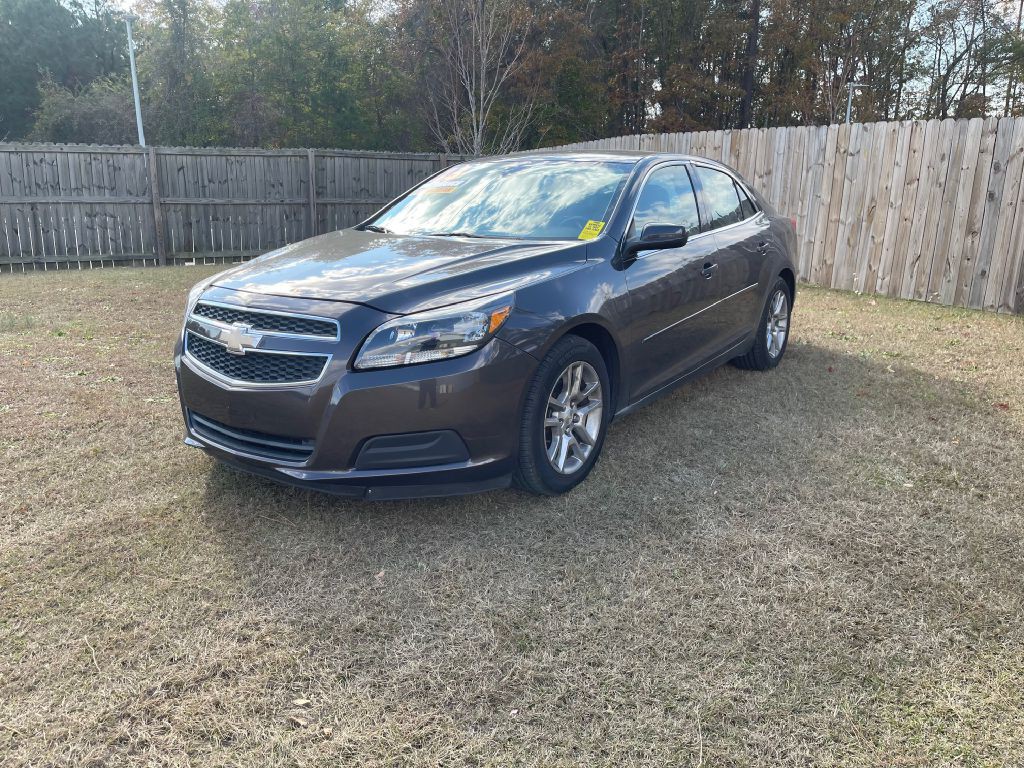 2013 Chevrolet Malibu Image 2