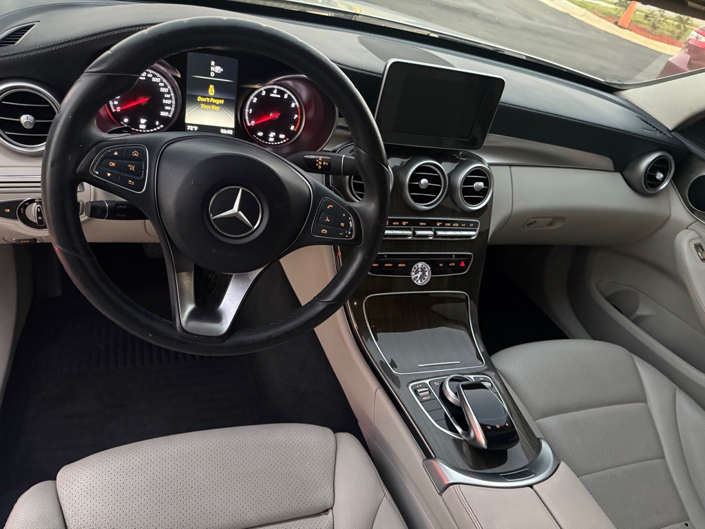 2015 Mercedes-Benz C-Class Image 8