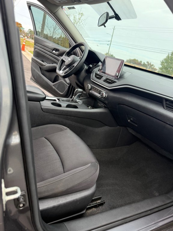 2020 Nissan Altima Image 7