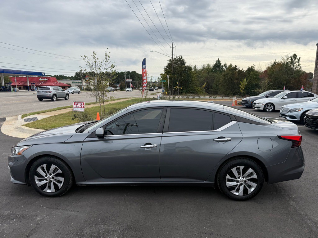 2020 Nissan Altima Image 9