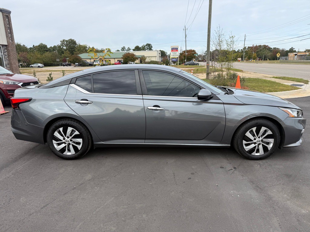 2020 Nissan Altima Image 10