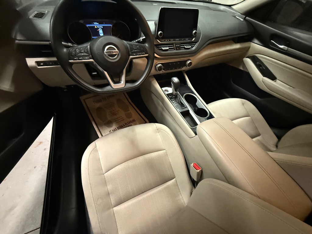 2021 Nissan Altima Image 10