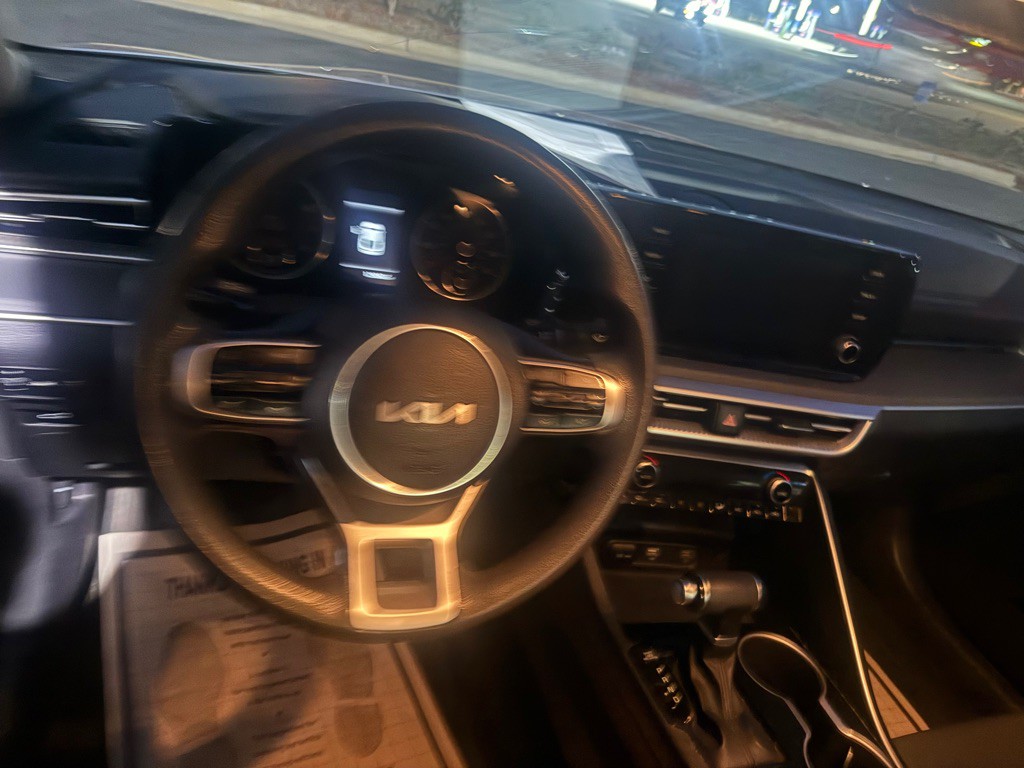 2022 Kia K5 Image 6