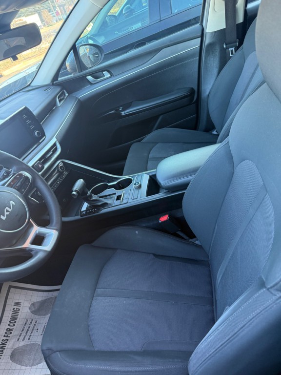 2022 Kia K5 Image 9