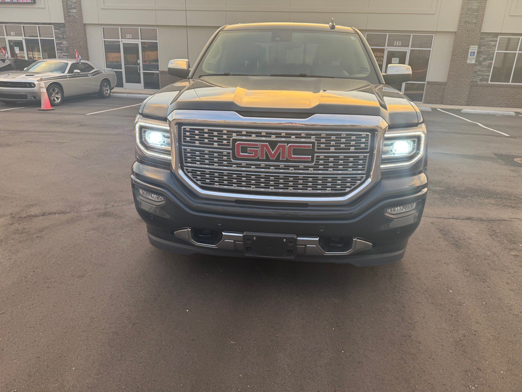 2017 GMC Sierra Image 2