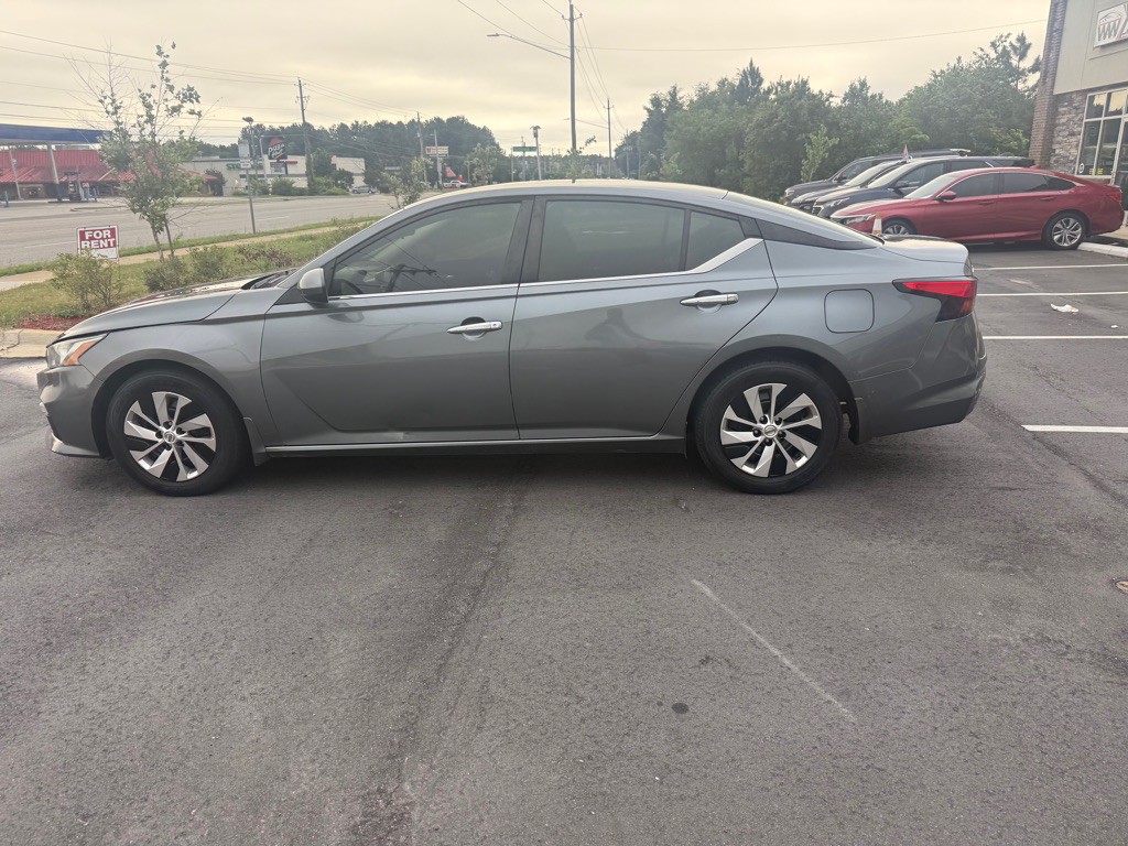 2021 Nissan Altima Image 8