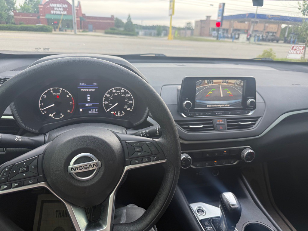 2021 Nissan Altima Image 10