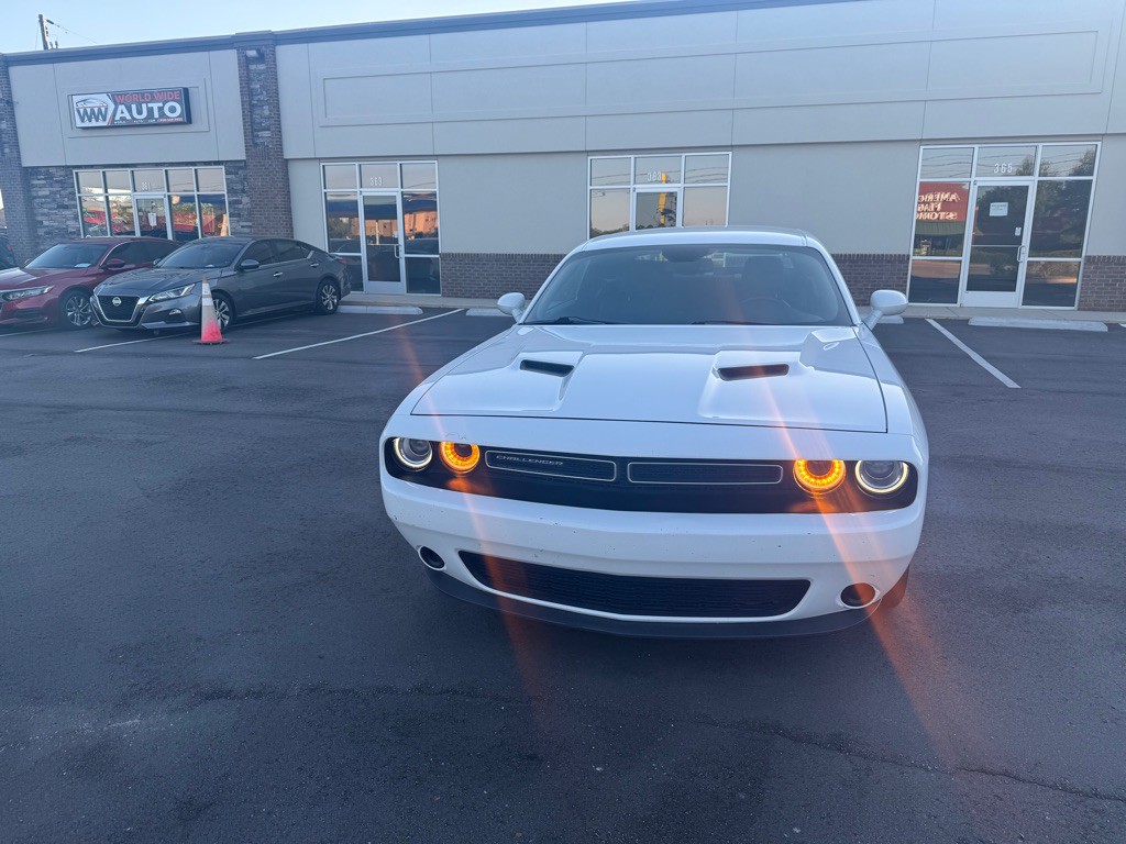 2018 Dodge Challenger Image 2