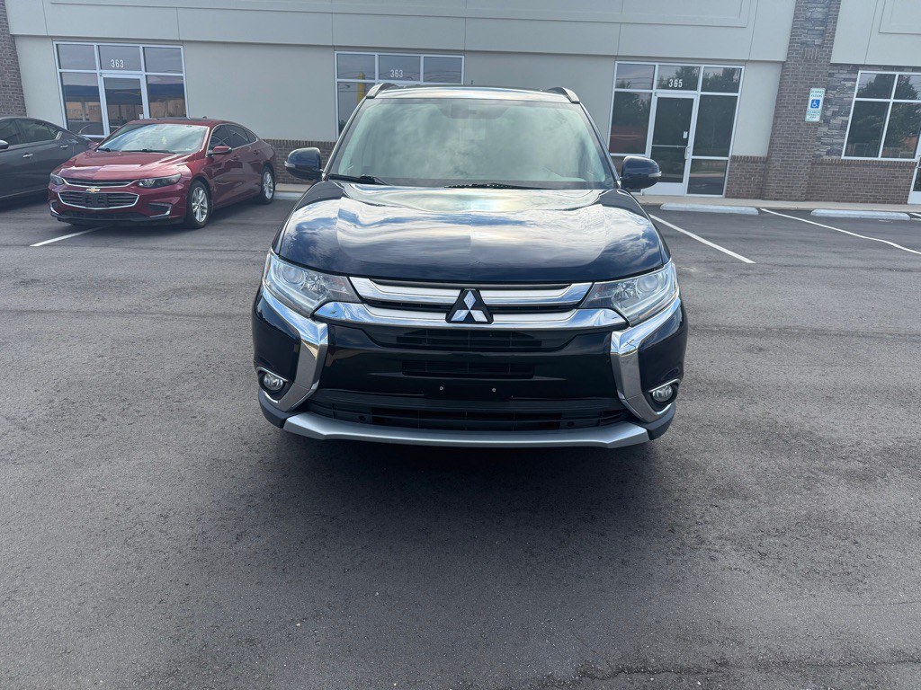 2016 Mitsubishi Outlander Image 2