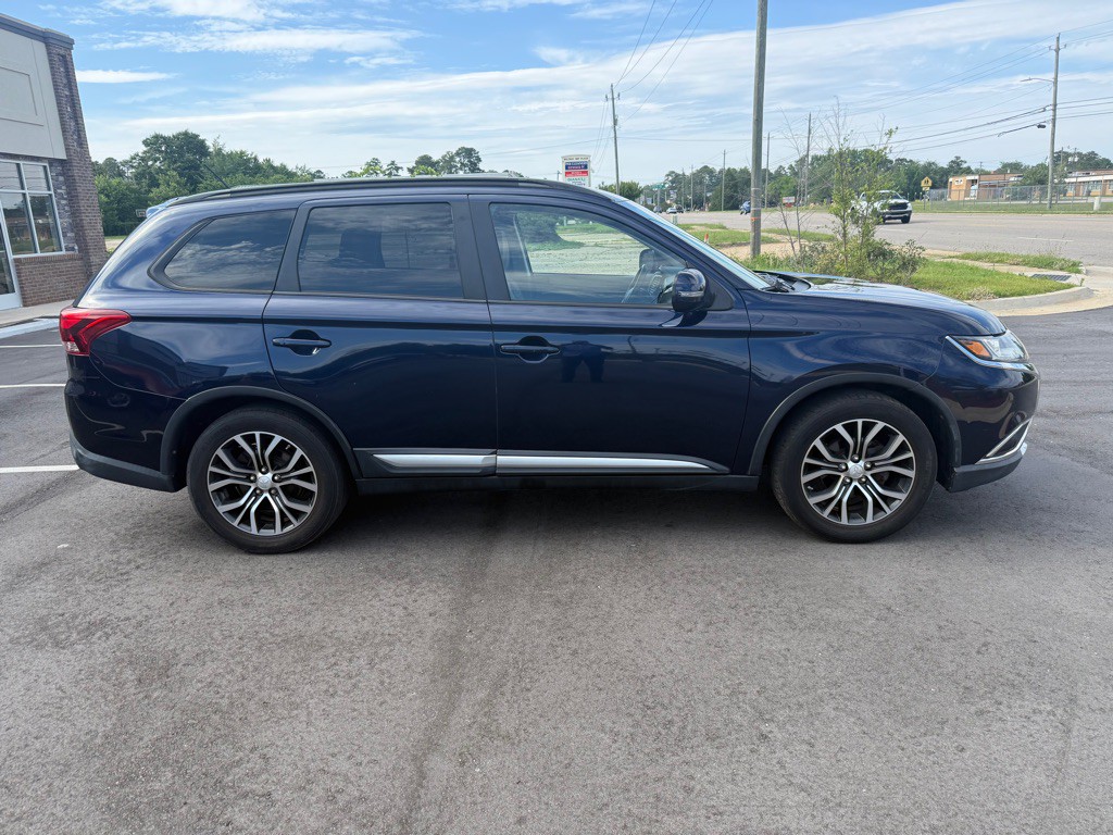 2016 Mitsubishi Outlander Image 4
