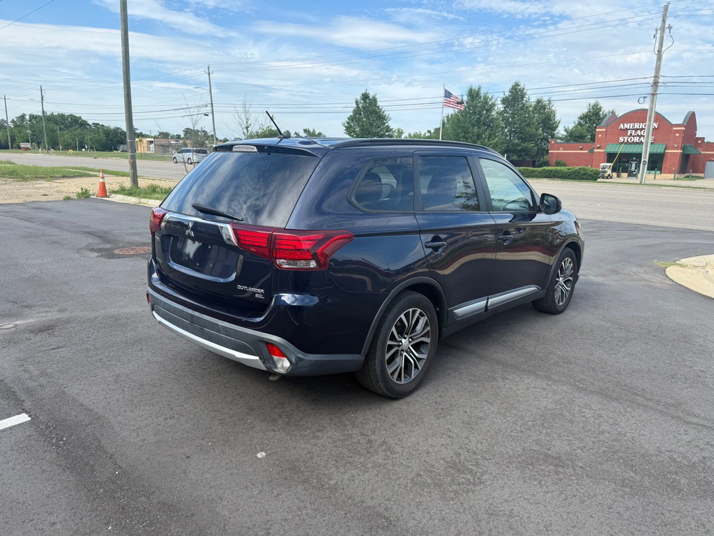 2016 Mitsubishi Outlander Image 5