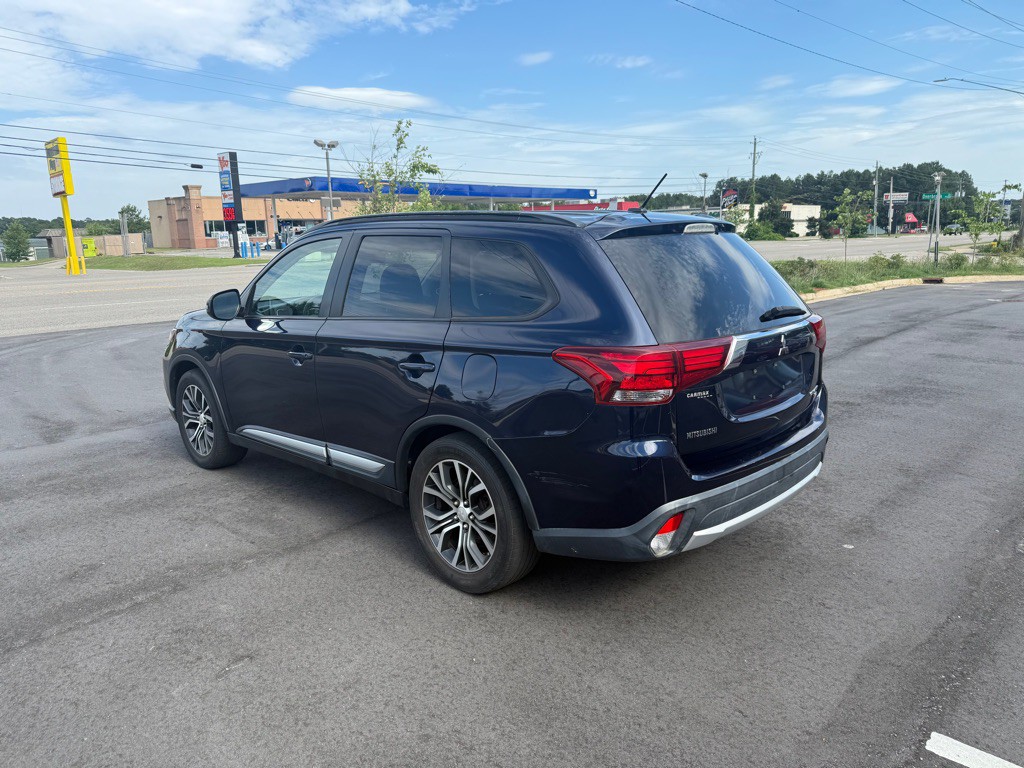 2016 Mitsubishi Outlander Image 7
