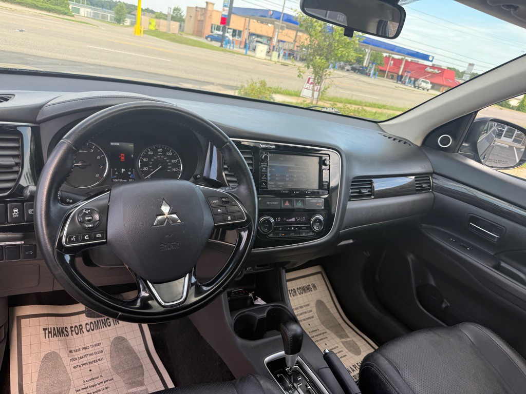 2016 Mitsubishi Outlander Image 8