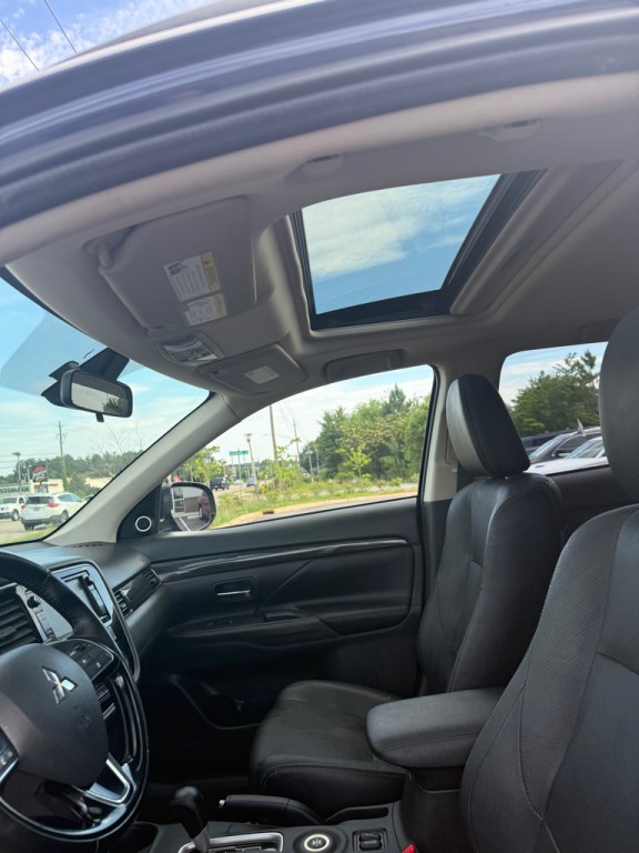 2016 Mitsubishi Outlander Image 9