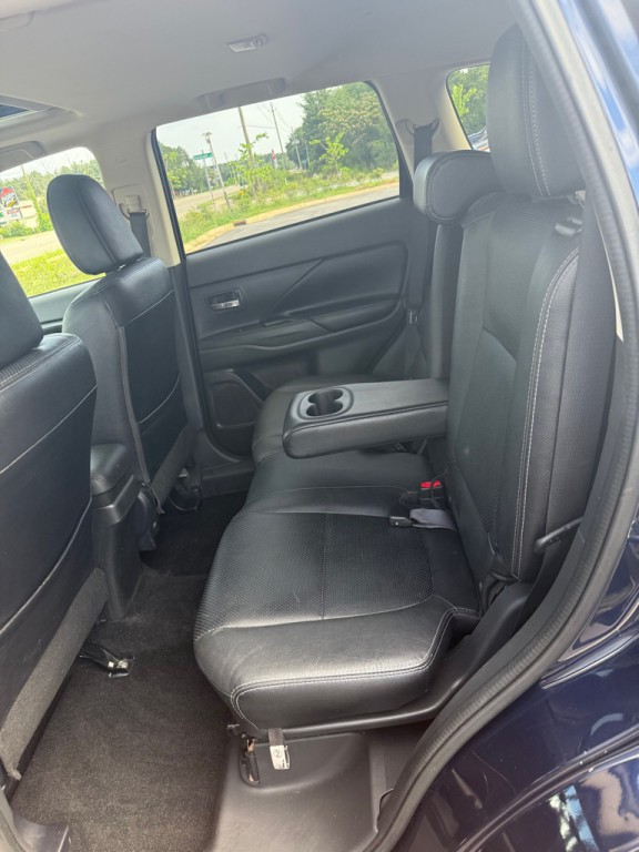 2016 Mitsubishi Outlander Image 11