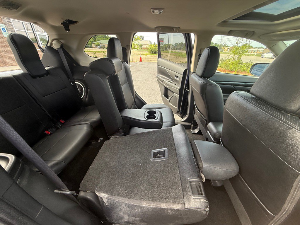 2016 Mitsubishi Outlander Image 13
