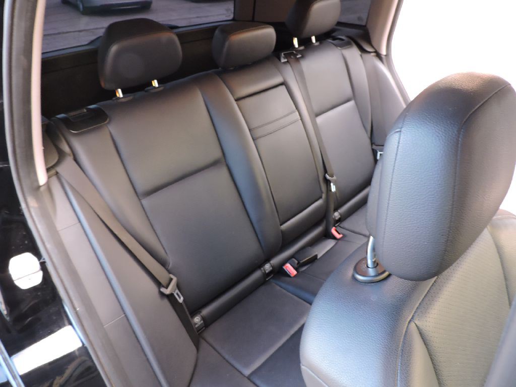 2012 Mercedes-Benz GLK-Class Image 24