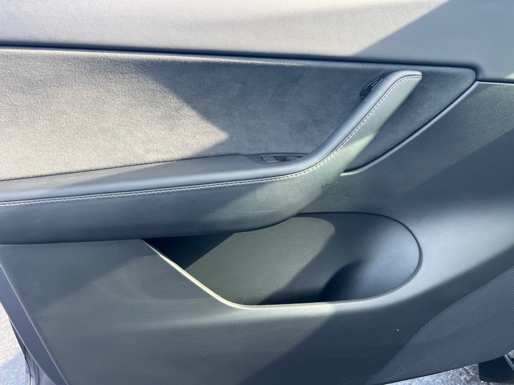 2022 Tesla Model Y Lr Image 10