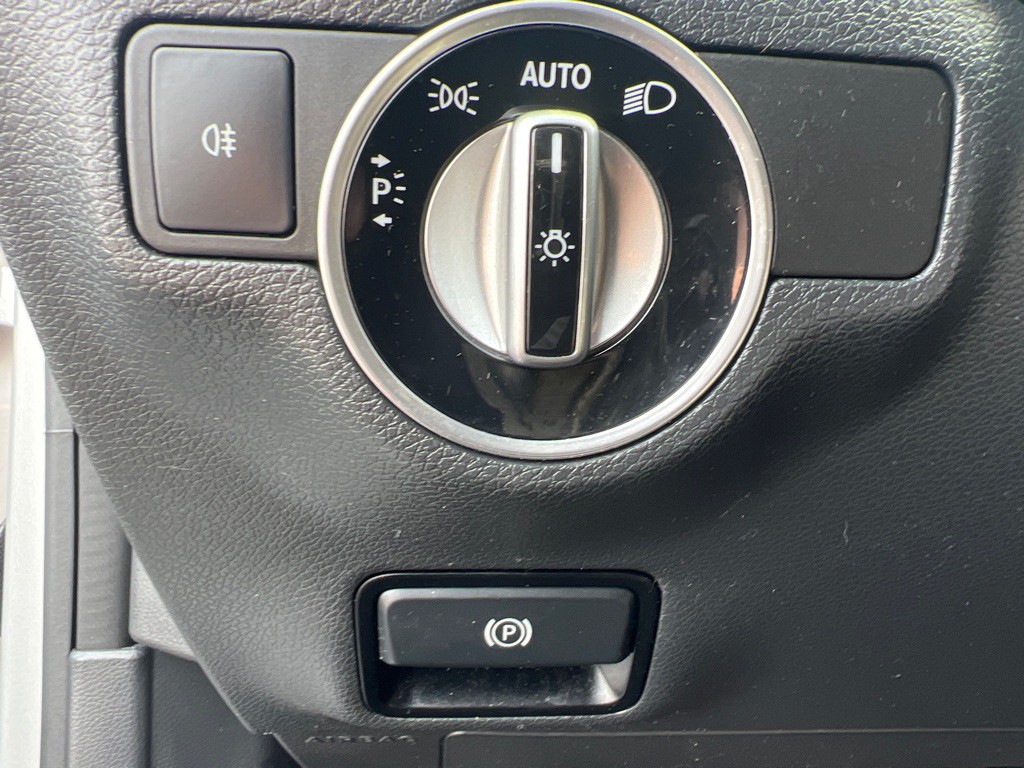 2019 Mercedes-Benz CLA-Class Image 28