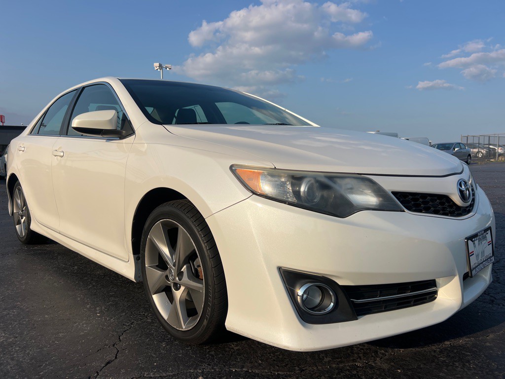 2014 Toyota Camry Image 1
