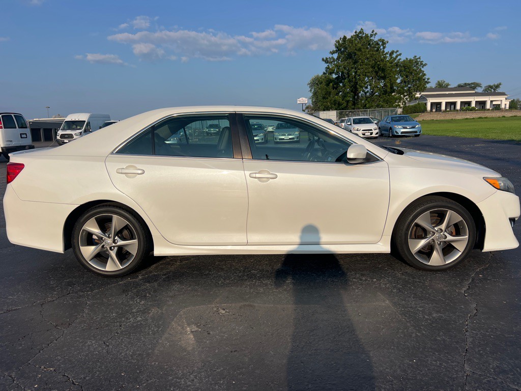 2014 Toyota Camry Image 8