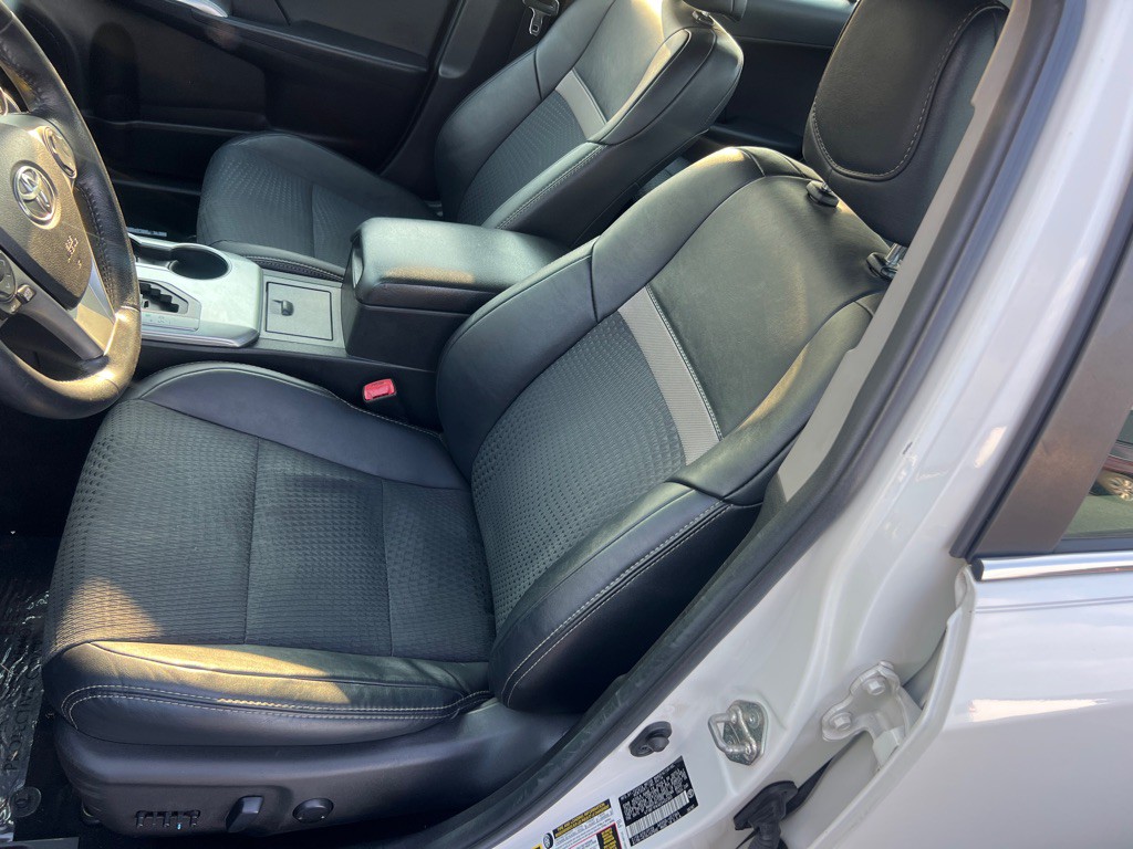 2014 Toyota Camry Image 11