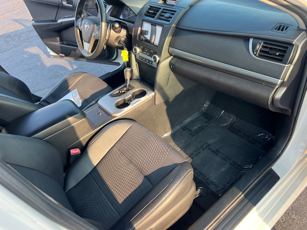 2014 Toyota Camry Image 18