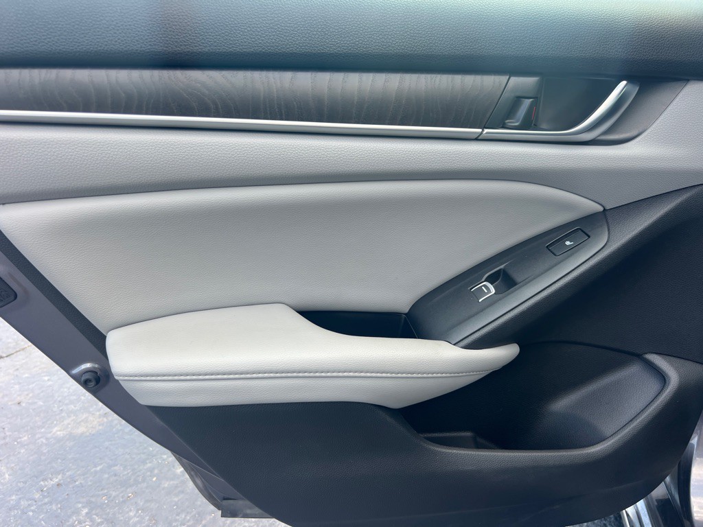 2018 Honda Accord Image 12