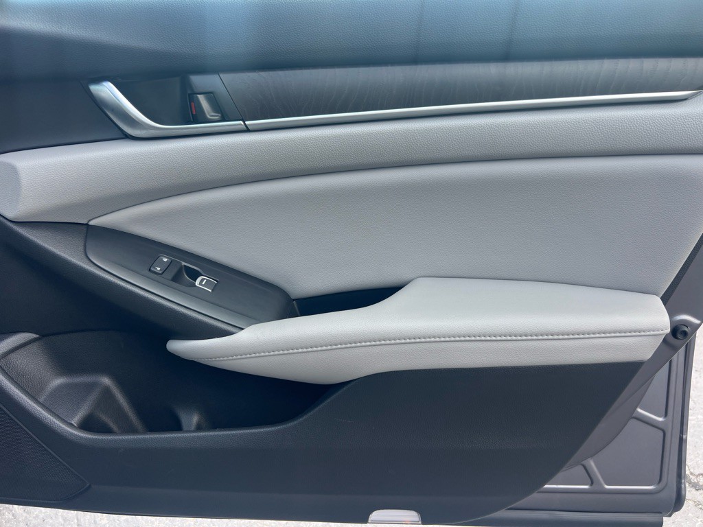 2018 Honda Accord Image 18