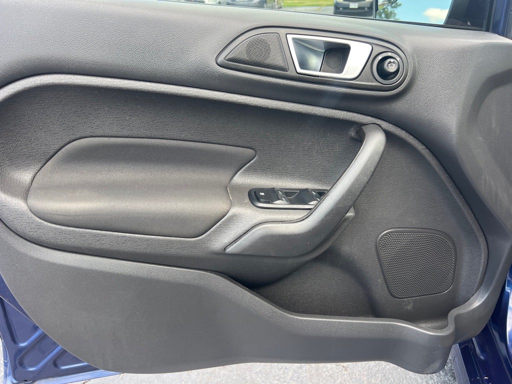 2016 Ford Fiesta Image 11
