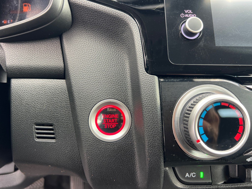 2018 Honda Fit Image 30