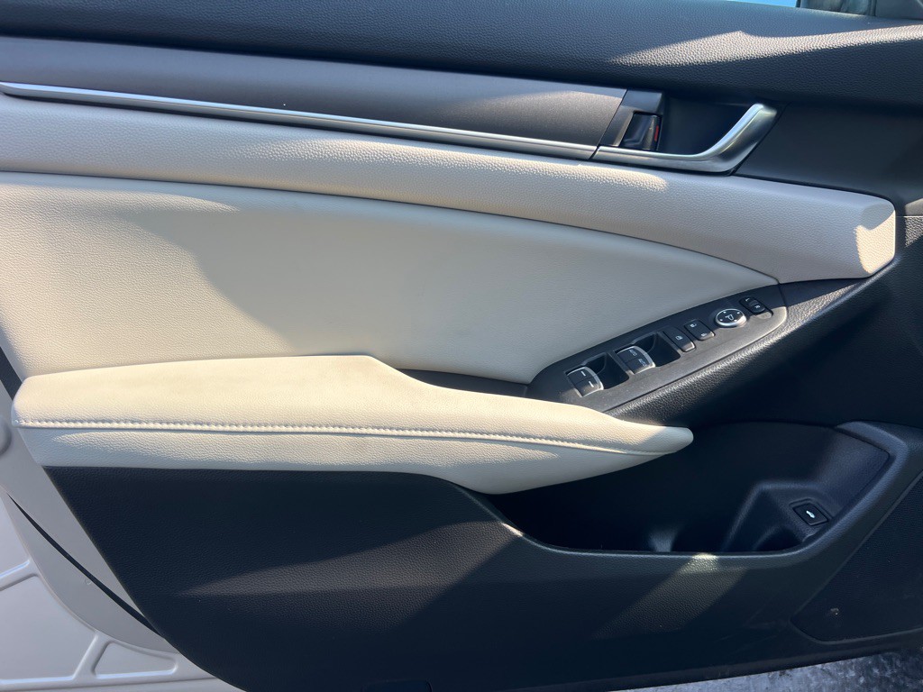 2018 Honda Accord Image 11