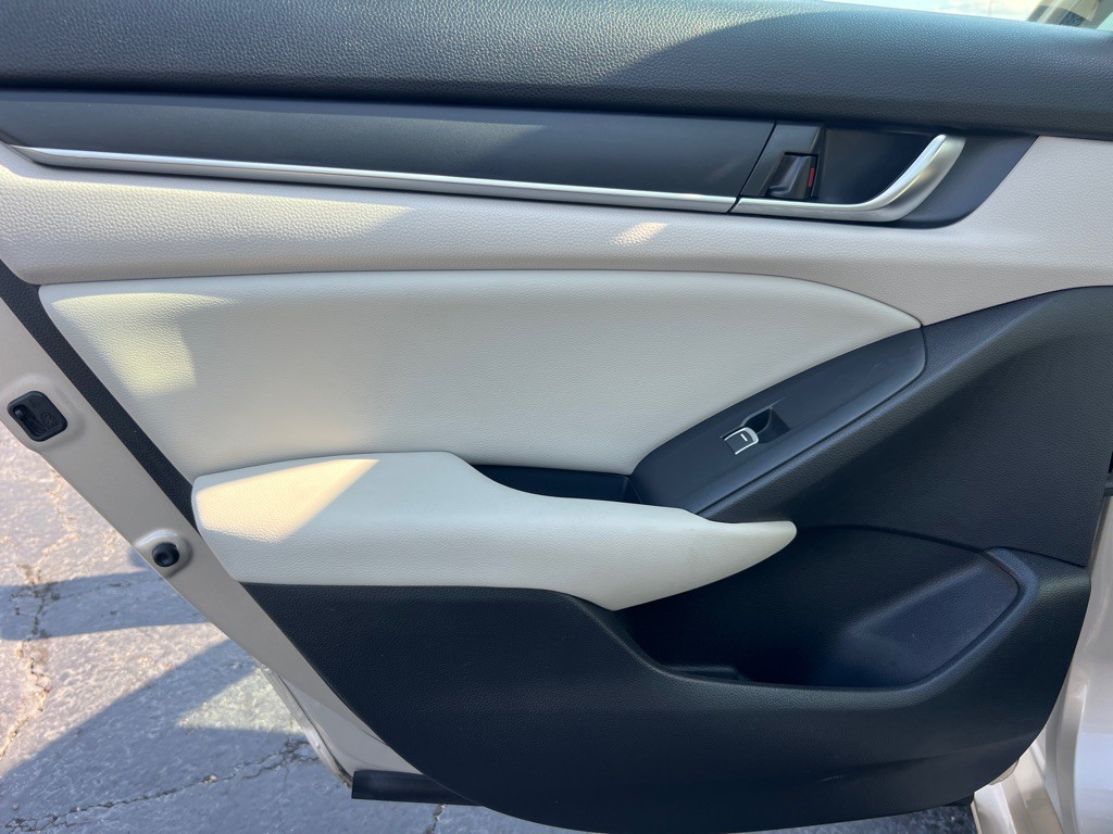 2018 Honda Accord Image 13