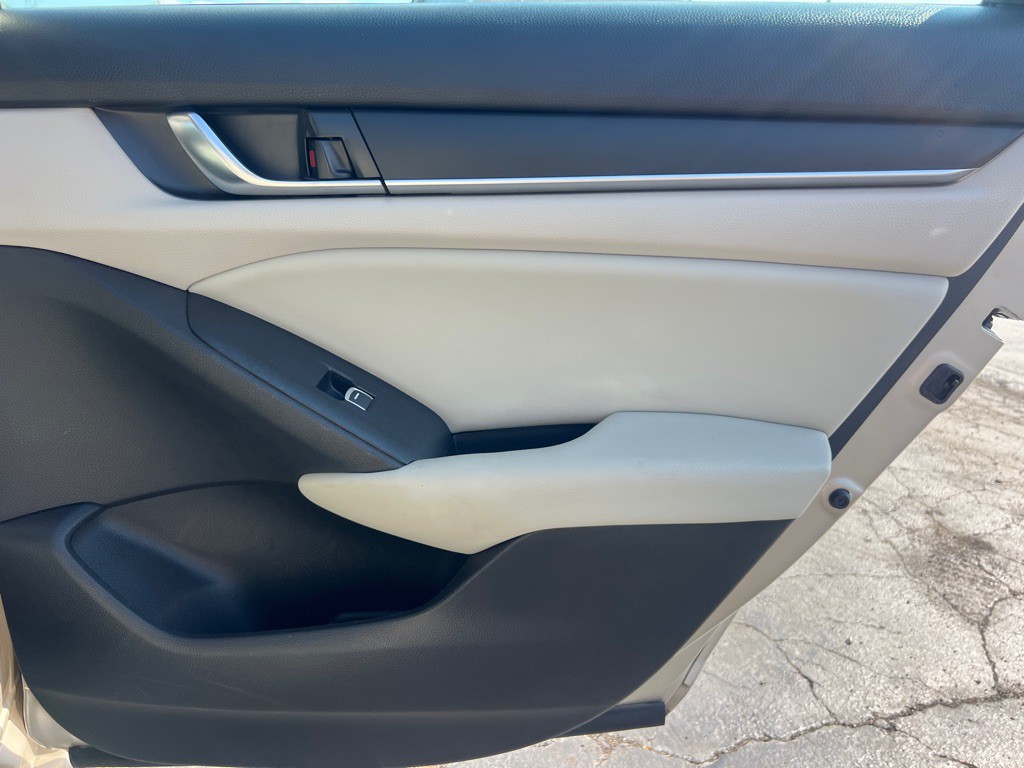 2018 Honda Accord Image 15