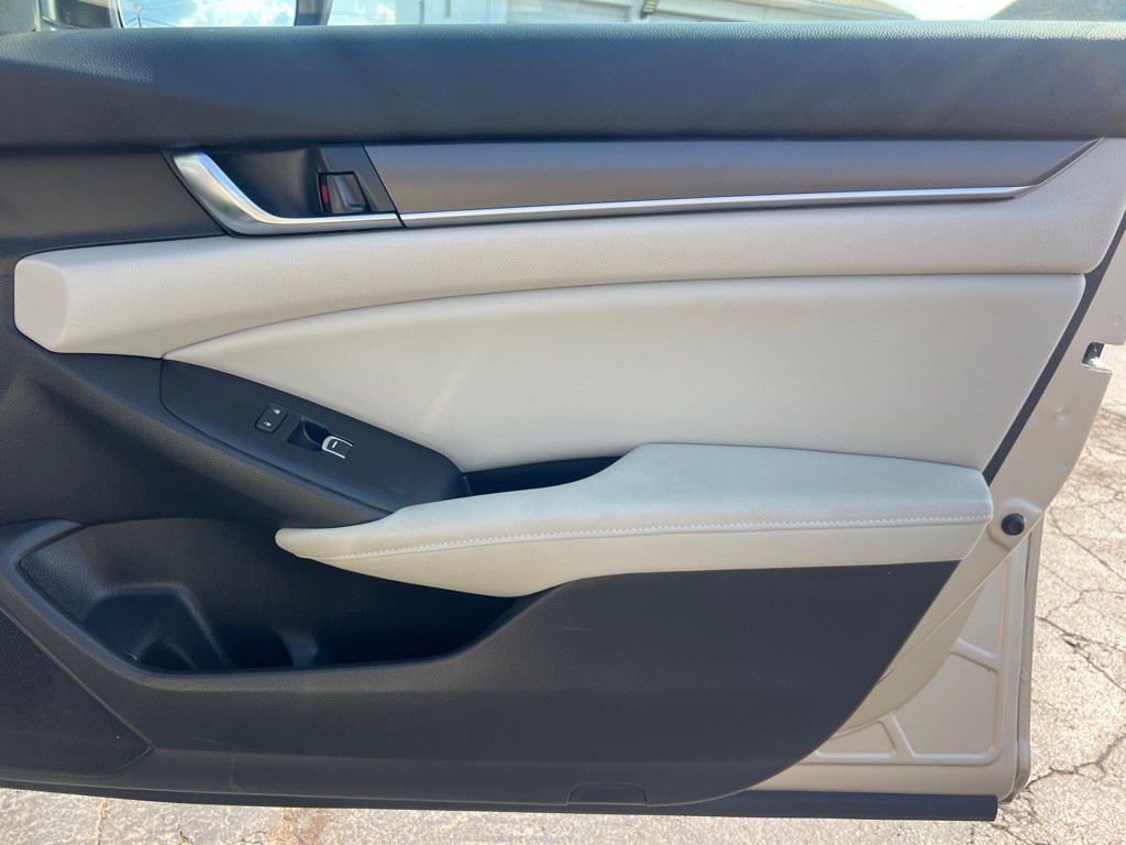 2018 Honda Accord Image 18