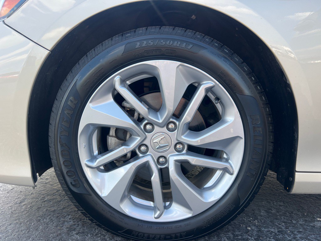 2018 Honda Accord Image 35