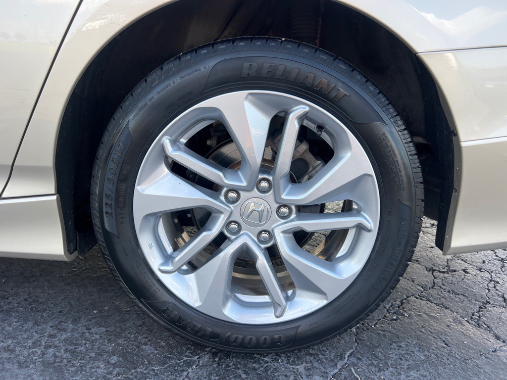 2018 Honda Accord Image 36