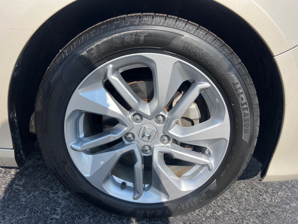 2018 Honda Accord Image 38