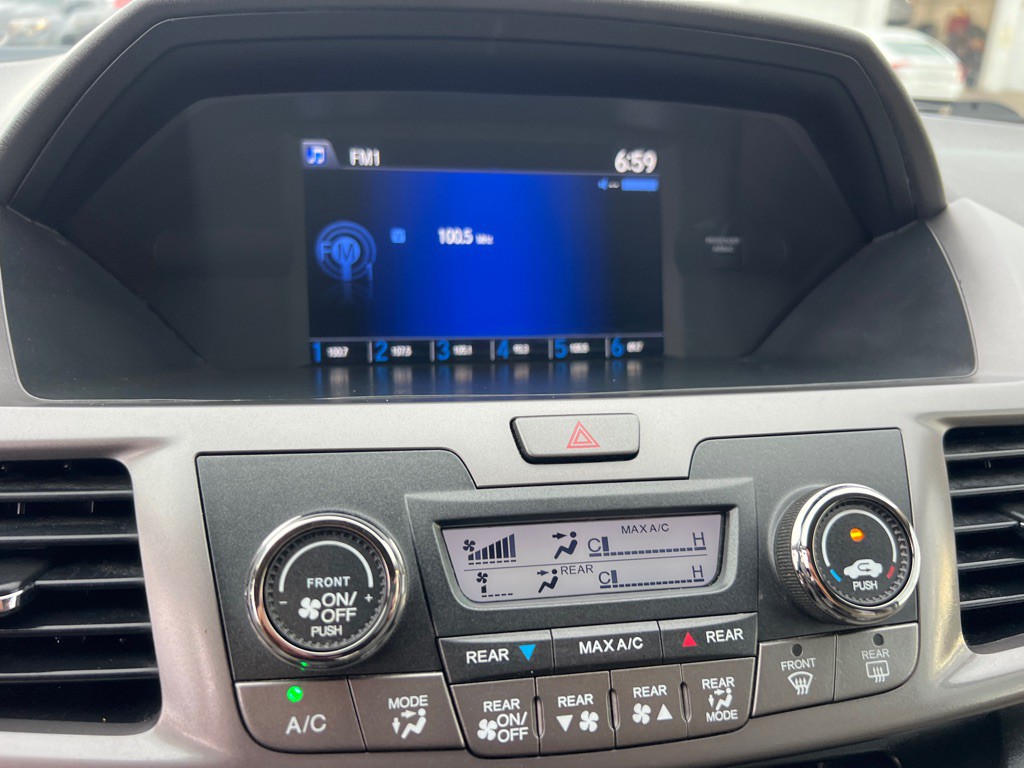 2015 Honda Odyssey Image 30