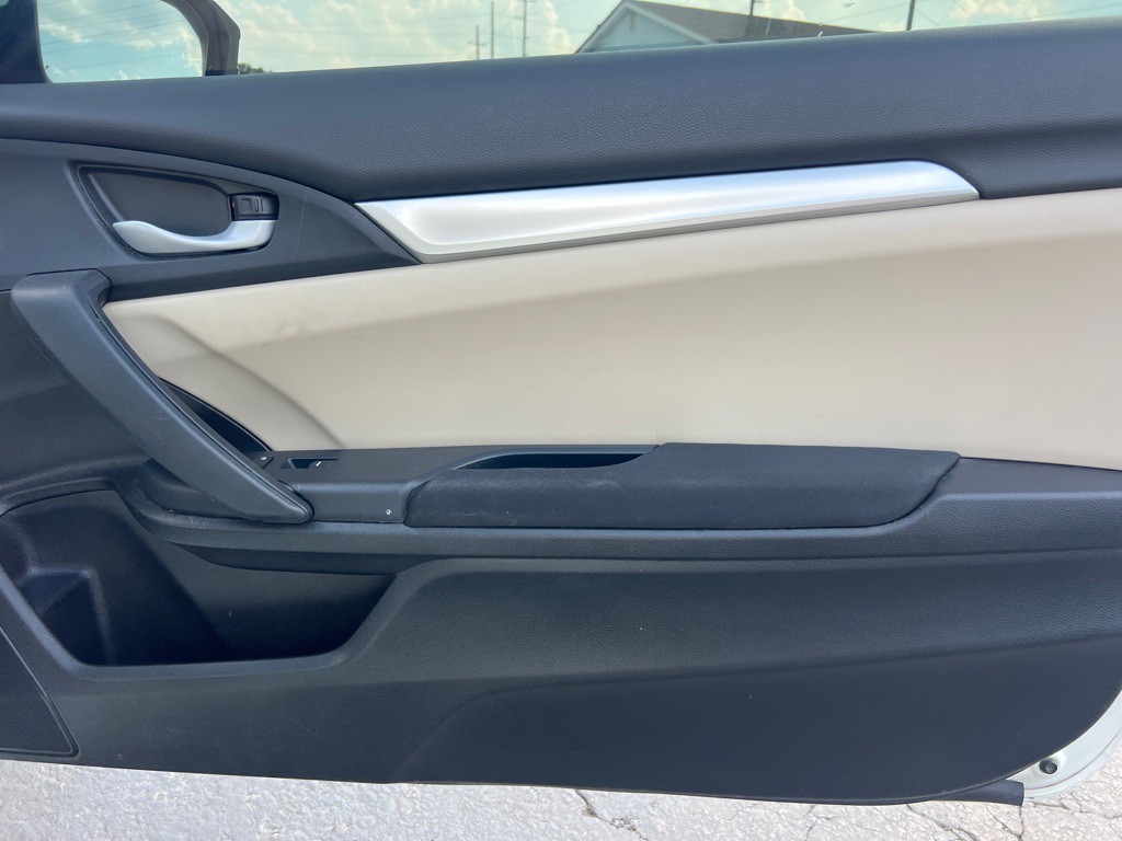 2016 Honda Civic Image 17