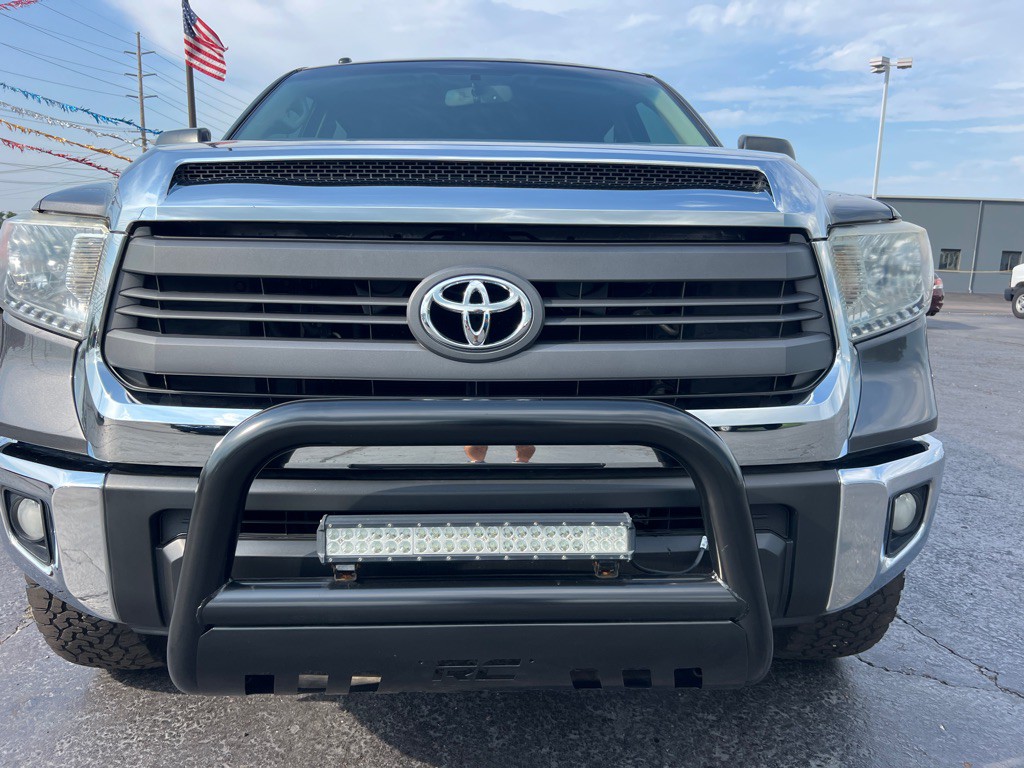 2015 Toyota Tundra Image 2