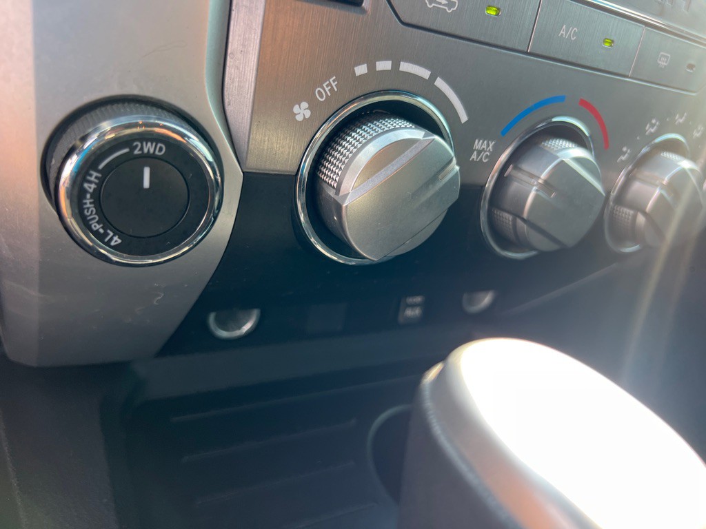 2015 Toyota Tundra Image 32